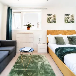  Apartment Greenwich Station Suite: Luxury 2-bed With Playstation United Kingdom